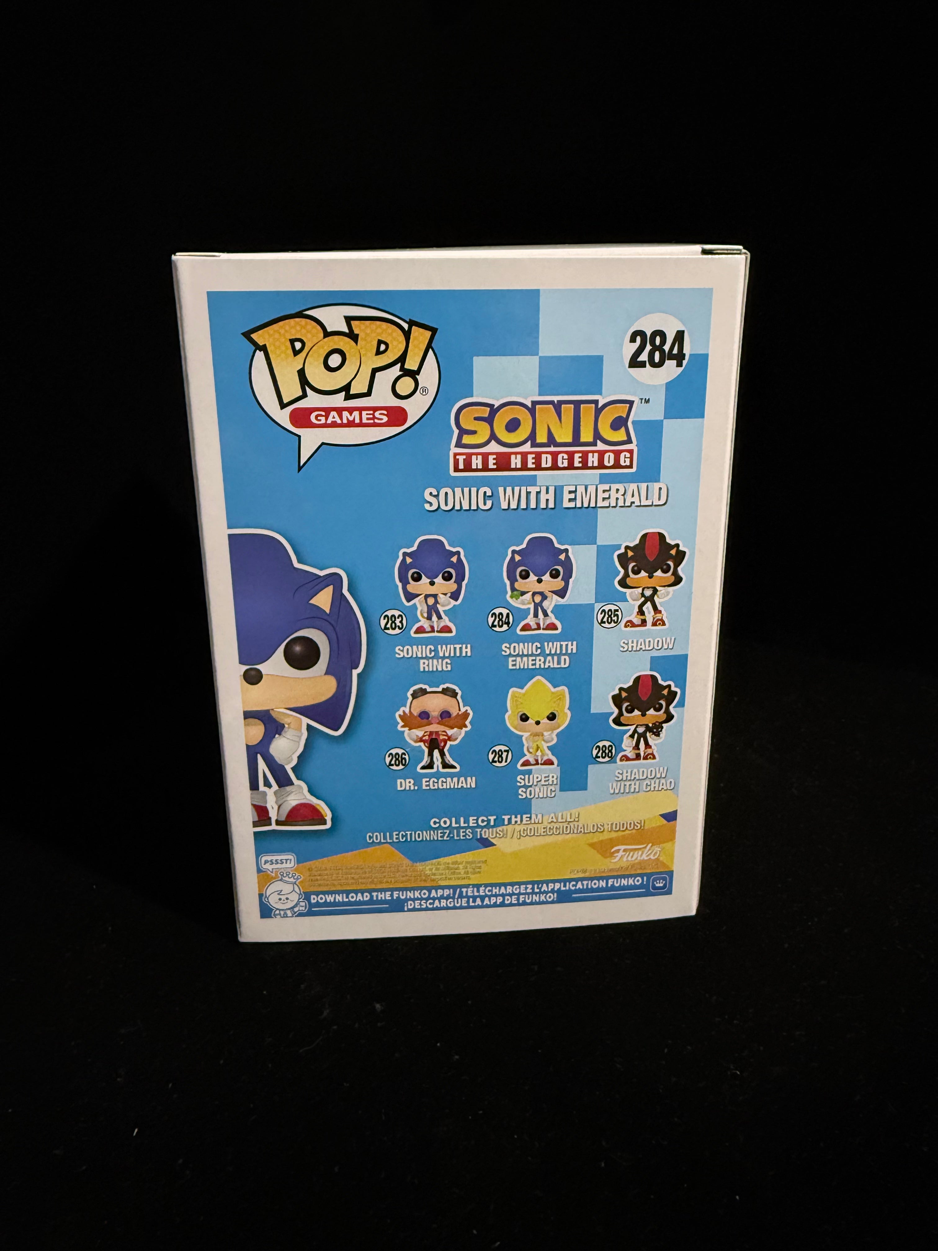 Funko Pop! Games Sonic the Hedgehog #284 – Sonic with Emerald Vinyl Figure